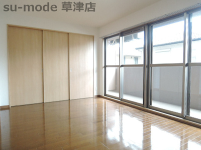 【居間・リビング】 | ラルーチェキタガワ | ゆったり過ごせるリビングです