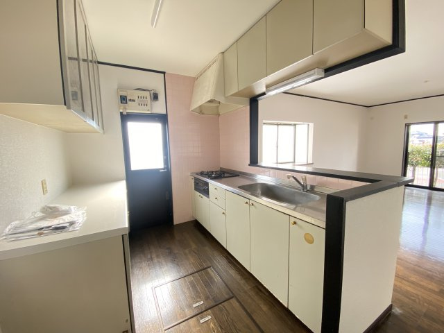 論地町3丁目戸建のキッチン|カウンター式システムキッチン