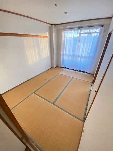 グロリオーサ甲東の和室