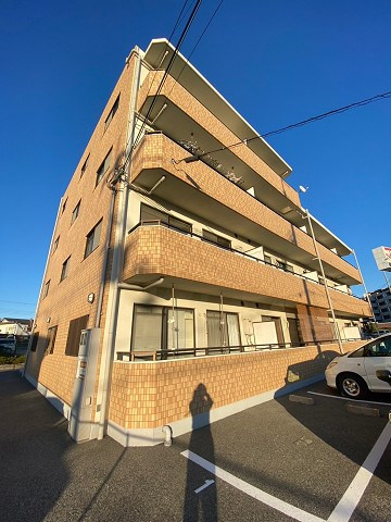 グロリオーサ甲東の外観