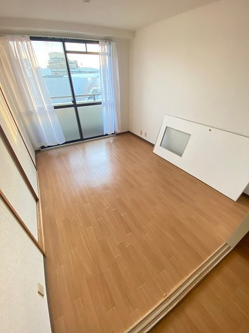 グロリオーサ甲東の居間・リビング