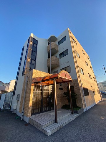 グロリオーサ甲東の外観