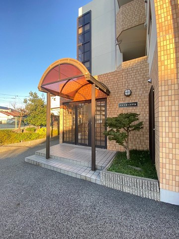 グロリオーサ甲東のエントランス