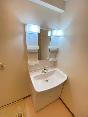 グロリオーサ甲東の洗面所