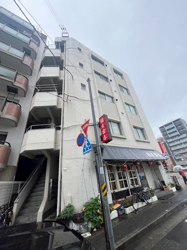小西ビルの外観