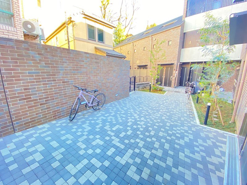 ＭＳＲ ＥＢＩＳＵ Ｇａｒｄｅｎ ｓｉｄｅのエントランス
