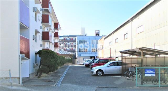 清水ハイツの駐車場
