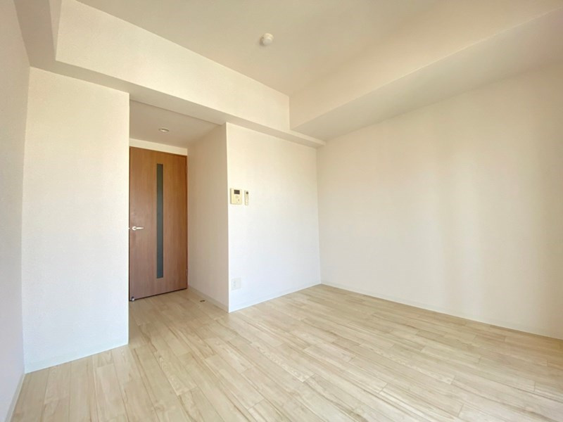 リヴィアスナンバルーチェの寝室|落ち着いた色調の寝室です