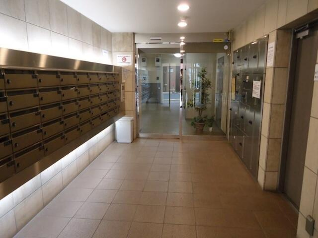 ルーブル都立大学のロビー