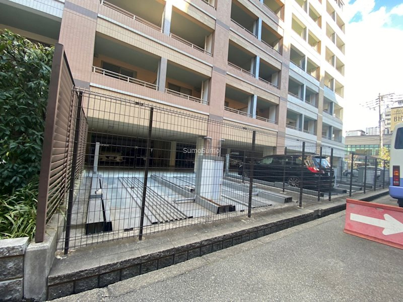 ポートヴィラ靱公園の駐車場