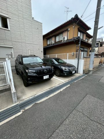 ローズグランデ甲子園の駐車場