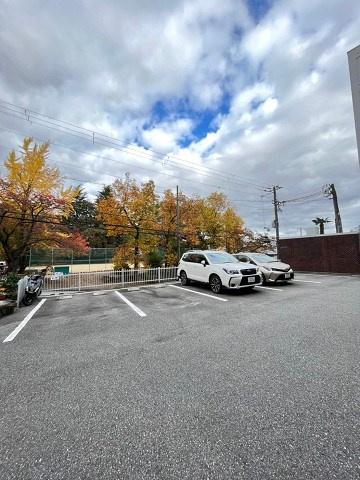 夙川第3コーポラスの駐車場