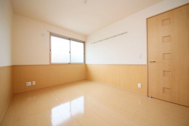 グランシャリオ前屋敷Aの寝室|別部屋同一間取りのお写真となります。