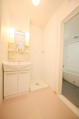 グランシャリオ前屋敷Aの洗面所|別部屋同一間取りのお写真となります。