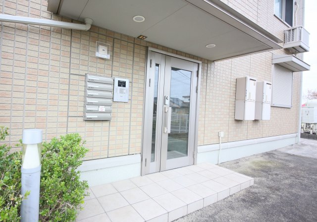 グランシャリオ前屋敷Aのエントランス