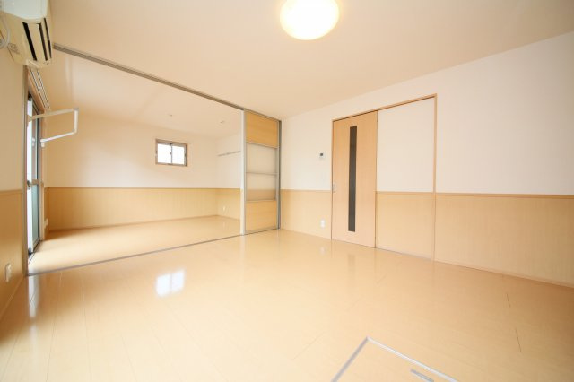 グランシャリオ前屋敷Aの内装|別部屋同一間取りのお写真となります。
