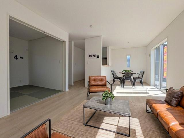 【新築戸建】　いわき市泉町下川第8　全1棟の居間・リビング|LDKに家具を配置したイメージ画像です。
※本画像はCGで作成しており、実際に現地に 家具は置かれておりません。また、価格に 家具は含まれておりません。