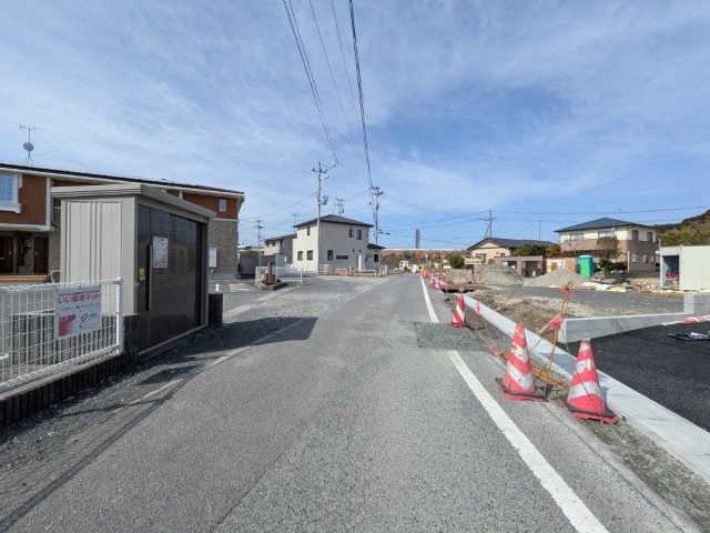 【新築戸建】　いわき市泉町下川第8　全1棟の前面道路含む現地写真|南側4.7ｍ公道