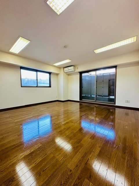 ＮＴ　ＣＯＵＲＴの居間・リビング