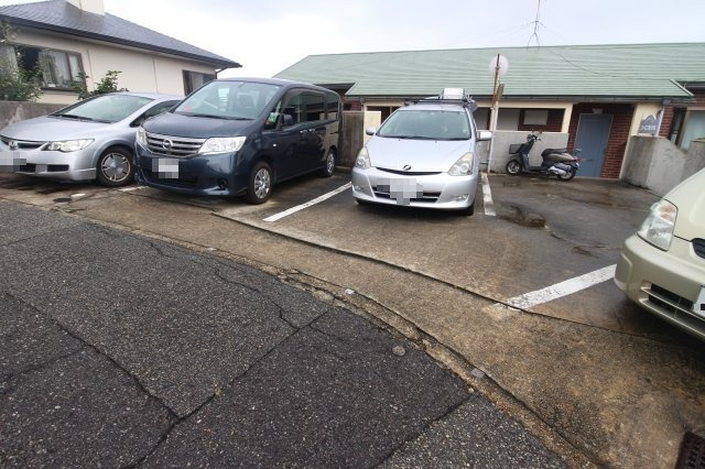 ファイン舞子坂の駐車場