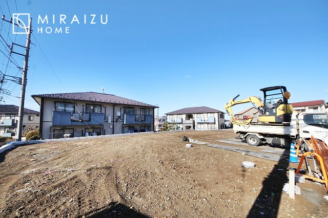 【外観】 | 青く澄み渡った綺麗な空と、陽の光をたっぷりと受ける、そんな新築住宅で新生活をスタートしてみませんか？見学・ご相談等、ミライズホーム(株)までお気軽にご連絡下さい♪

