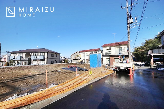 【外観】 | 青く澄み渡った綺麗な空と、陽の光をたっぷりと受ける、そんな新築住宅で新生活をスタートしてみませんか？見学・ご相談等、ミライズホーム(株)までお気軽にご連絡下さい♪
