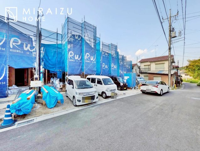 【外観】 | 青く澄み渡った綺麗な空と、陽の光をたっぷりと受ける、そんな新築住宅で新生活をスタートしてみませんか？見学・ご相談等、ミライズホーム(株)までお気軽にご連絡下さい♪

