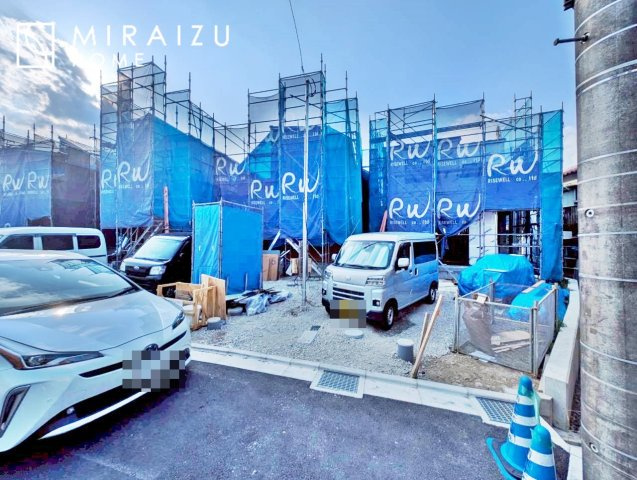 【前面道路含む現地写真】 | プライバシー性と開放感を高める住環境。陽当たりの良い開かれたロケーションを活かし、心地よい暮らしをプランニング