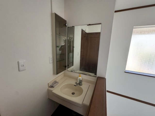 －三丁目不動産-　小川町東小川6丁目　中古戸建の独立洗面台|２階洗面