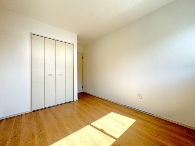 ◆家事動線良好な４ＬＤＫ◆全居室２面採光で陽当たり通風良好◆収納充実◆山科区川田西浦町１期の洋室|洋室