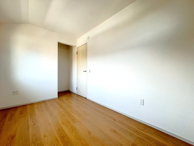 ◆家事動線良好な４ＬＤＫ◆全居室２面採光で陽当たり通風良好◆収納充実◆山科区川田西浦町１期の洋室|洋室