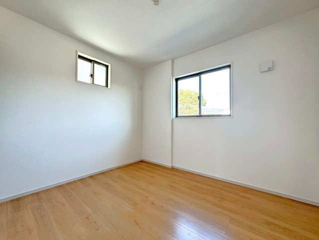 ◆家事動線良好な４ＬＤＫ◆全居室２面採光で陽当たり通風良好◆収納充実◆山科区川田西浦町１期の洋室|洋室