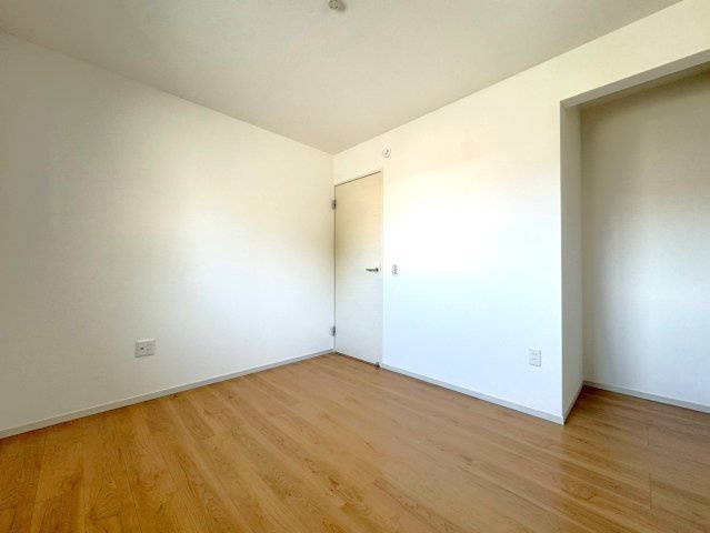 ◆家事動線良好な４ＬＤＫ◆全居室２面採光で陽当たり通風良好◆収納充実◆山科区川田西浦町１期の洋室|洋室