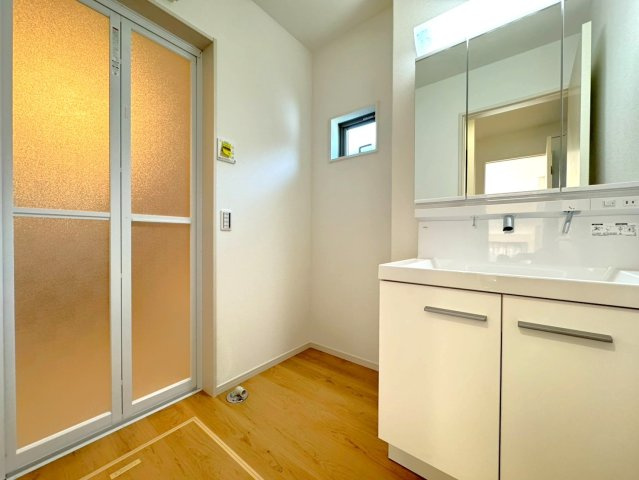 ◆家事動線良好な４ＬＤＫ◆全居室２面採光で陽当たり通風良好◆収納充実◆山科区川田西浦町１期の洗面所|洗面室