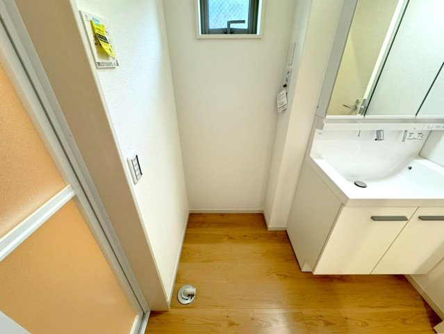 ◆家事動線良好な４ＬＤＫ◆全居室２面採光で陽当たり通風良好◆収納充実◆山科区川田西浦町１期の洗面所|洗濯機置場