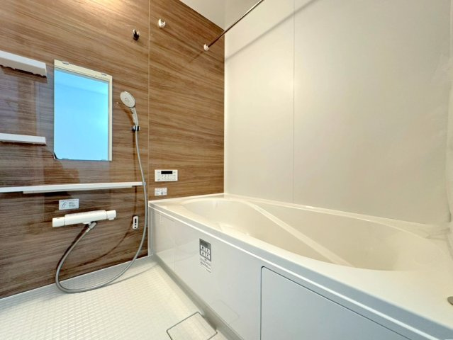 ◆家事動線良好な４ＬＤＫ◆全居室２面採光で陽当たり通風良好◆収納充実◆山科区川田西浦町１期の浴室|浴室