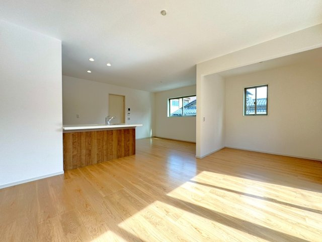 ◆家事動線良好な４ＬＤＫ◆全居室２面採光で陽当たり通風良好◆収納充実◆山科区川田西浦町１期の居間・リビング|リビング