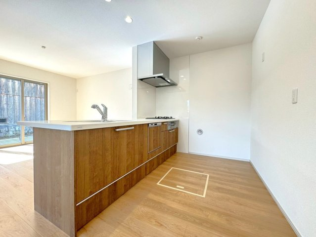 ◆家事動線良好な４ＬＤＫ◆全居室２面採光で陽当たり通風良好◆収納充実◆山科区川田西浦町１期のキッチン|キッチン