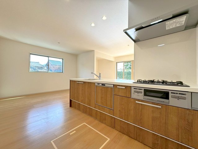 ◆家事動線良好な４ＬＤＫ◆全居室２面採光で陽当たり通風良好◆収納充実◆山科区川田西浦町１期のキッチン|キッチン