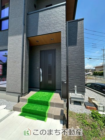 アーバンレジオス宇都宮市滝の原3丁目の玄関|玄関周りは家の顔！スタイリッシュな玄関が特徴です！
