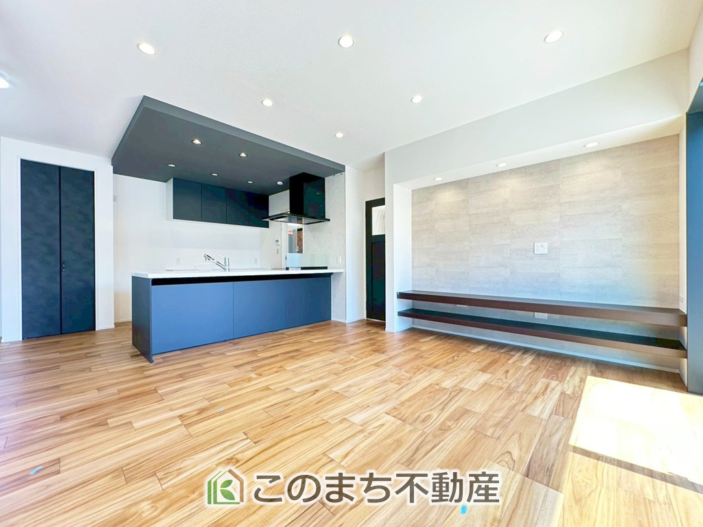 アーバンレジオス宇都宮市滝の原3丁目の居間・リビング|時間のゆとりと空間、暖かな陽光がもたらす光と風を独占してください。新しい暮らしが始まります。
