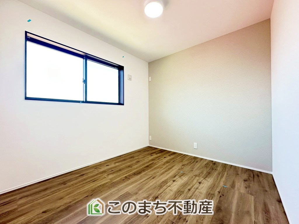 アーバンレジオス宇都宮市滝の原3丁目の洋室|一人ひとりの大切なプライベート空間。ゆとりある広さで、一人の時間をゆったりと過ごせる安らぐお部屋になるはずです。
