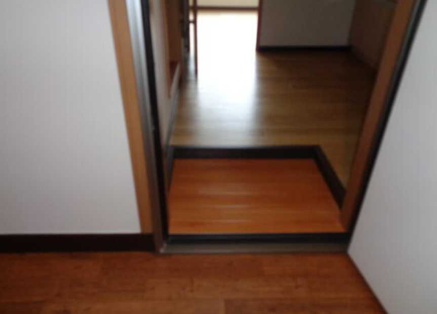 メゾンワタベ　バイク置き場あり　バストイレ別　学生さんオススメの玄関