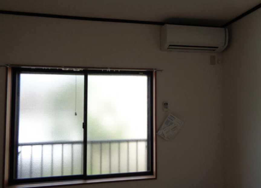 メゾンワタベ　バイク置き場あり　バストイレ別　学生さんオススメの居間・リビング