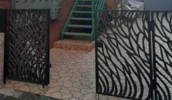 メゾンワタベ　バイク置き場あり　バストイレ別　学生さんオススメのエントランス