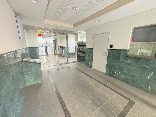 アーデン新大阪のロビー