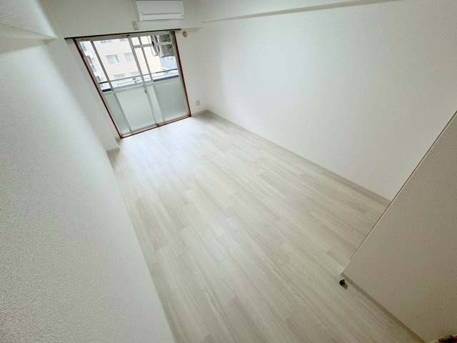 アーデン新大阪の居間・リビング