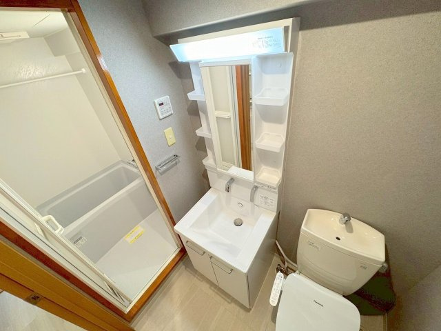 アーデン新大阪の独立洗面台