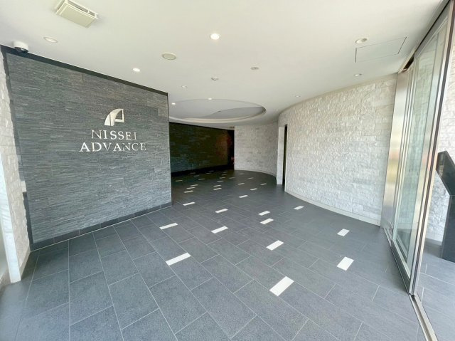 アドバンス新大阪ラシュレのロビー