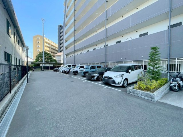 アドバンス新大阪ラシュレの駐車場
